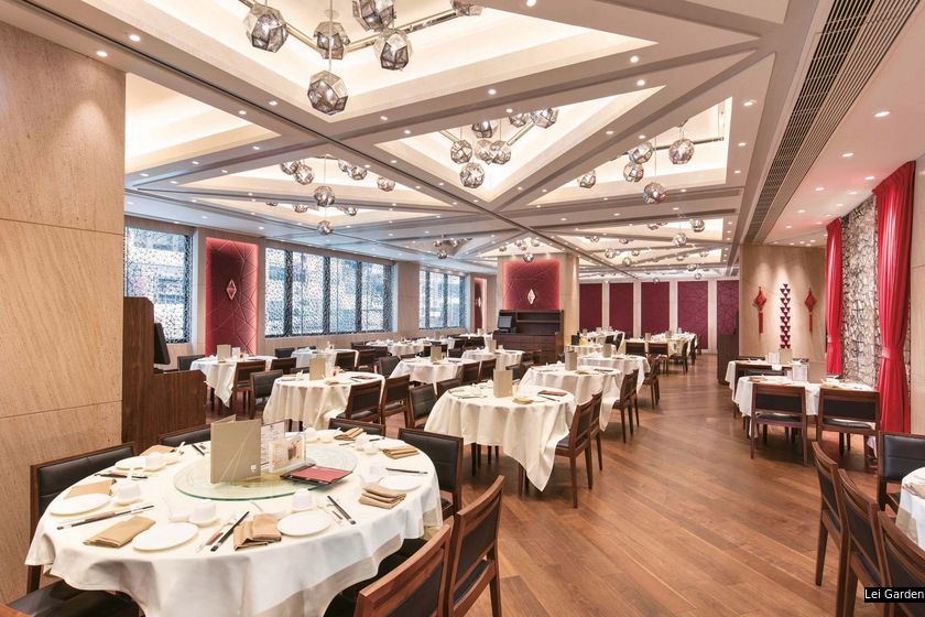 Lei Garden's Wanchai branch occupies a bigger space than most of the brand's branches