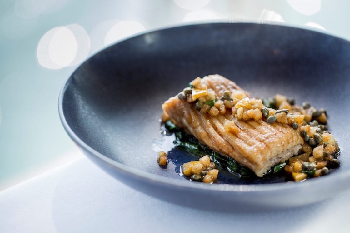 Pan-seared large sole with half-salted butter and tiny potatoes.