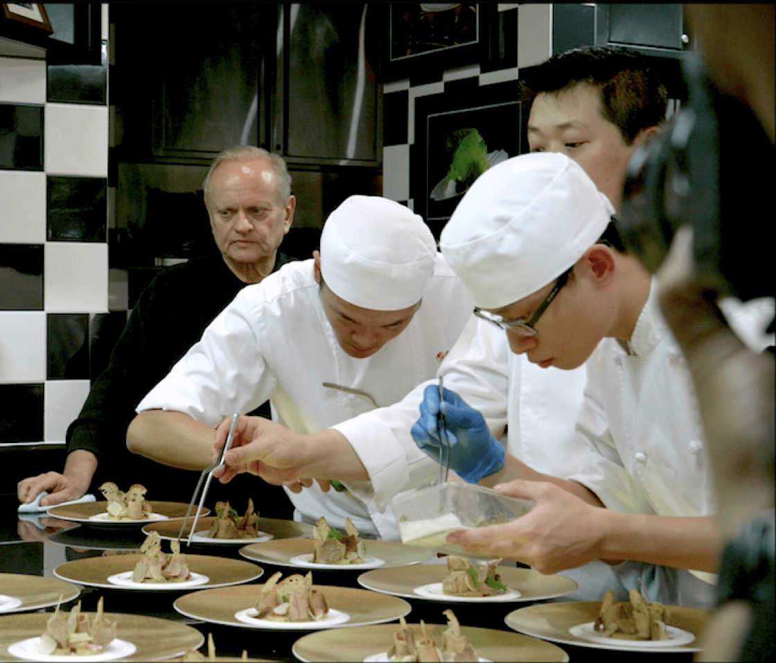 Robuchon 最想做的,就是將所知所學傳授給下一代。