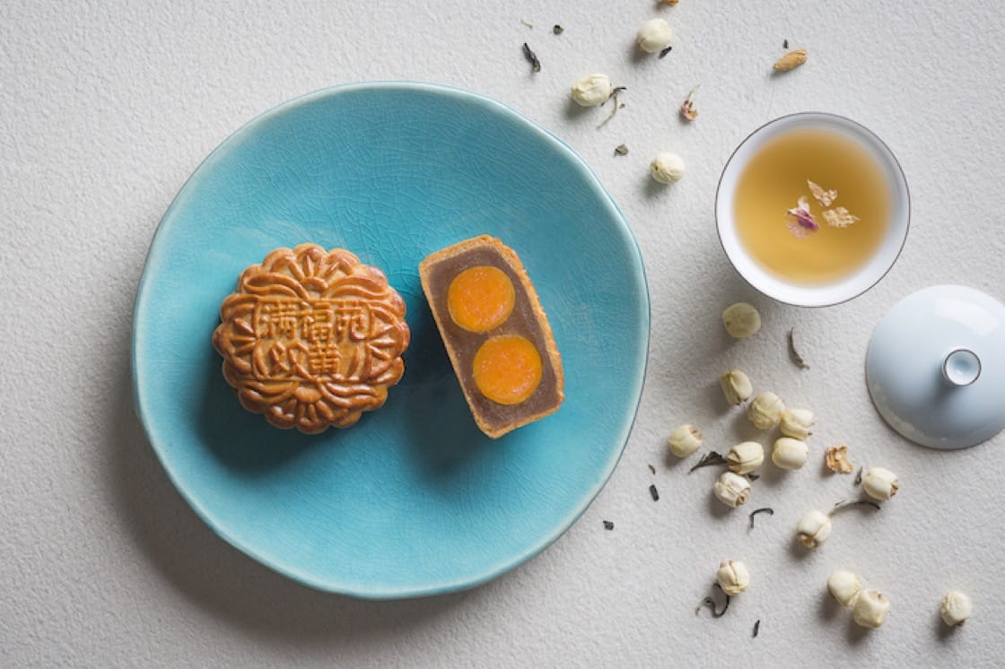 Man Fu Yuan's signature Baked Mooncake with Double Yolks and White Lotus Paste (Pic: InterContinental Singapore)