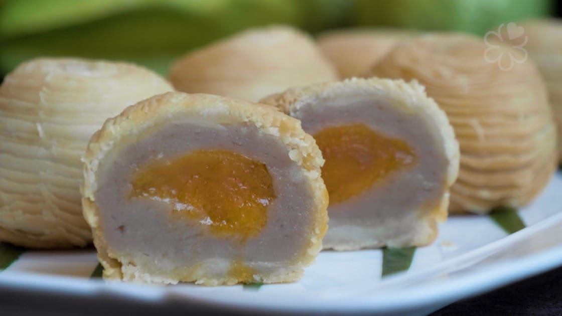 The filling of Teochew mooncake can be savoury or sweet. Among the classic flavours are mashed taro and mung bean.