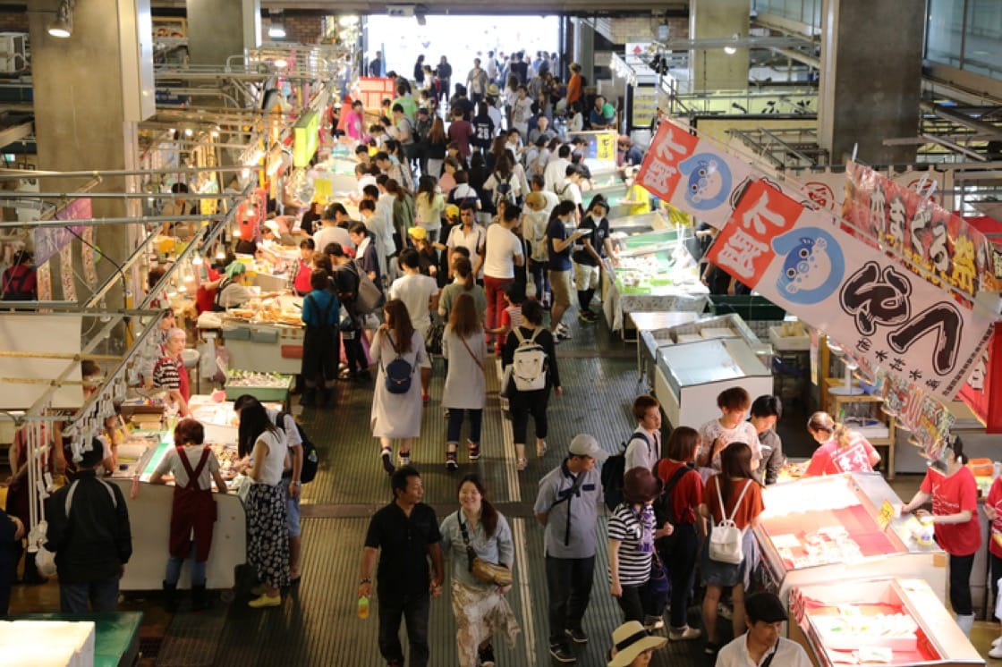 白天的唐戶市場（照片：Shutterstock）