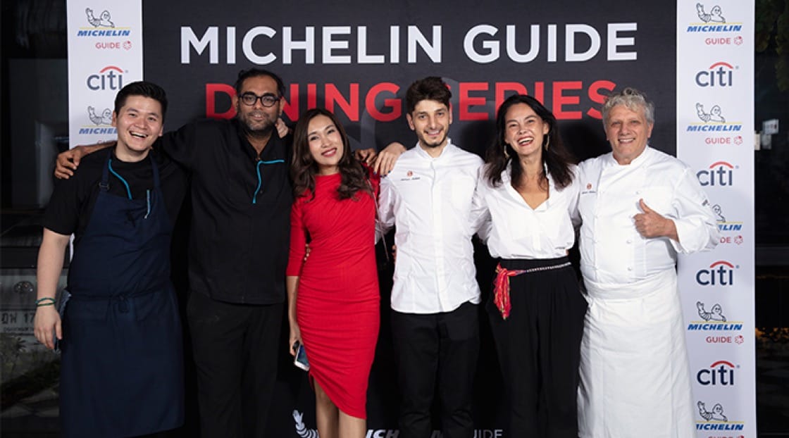 (จากซ้ายไปขวา) เชฟ Rydo Anton, เชฟ Gaggan Anand, คุณกมลศรี ยิ้มฟ้อย,  เชฟ Fabrizio Mellino,  คุณ Gaelle Van Hieu, เชฟ Antonio Mellino