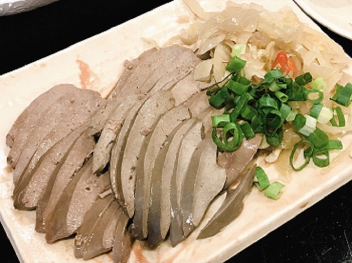 以中藥材滷製的鵝內臟,也是店內特色。(陳靜宜攝)