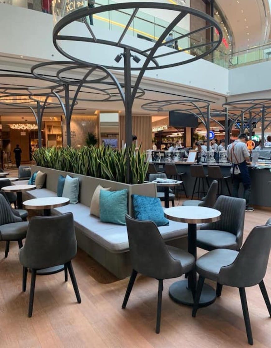 https://d3h1lg3ksw6i6b.cloudfront.net/media/image/2019/04/10/b6646617d2654f35876a4a13daa941ec_Jewel+Changi+Airport_Koi+Signature+Bar_Singapore.jpg
