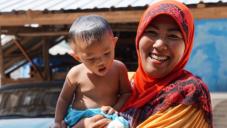 A smiling Muslim lady and her son. Photo credit: Chiara Architta.