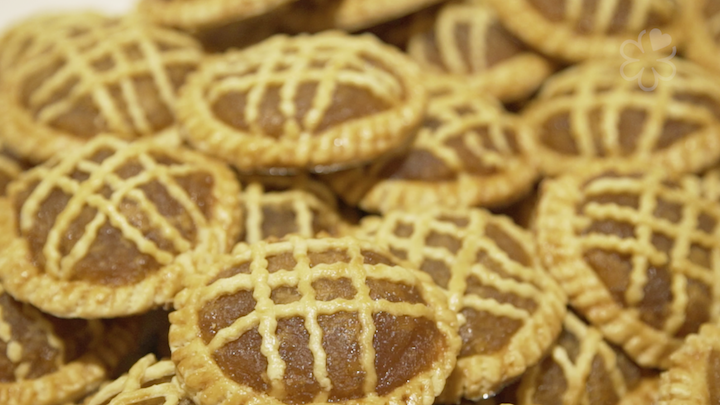 Each pineapple tart is as big as the circumference of a condensed milk tin. 