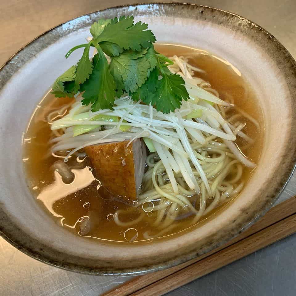 佐藤秀明也在研究製作鴨拉麵,圖中是第 10 次試驗成果,也是首次讓客人品嘗的版本。(圖片來源:佐藤秀明臉書)