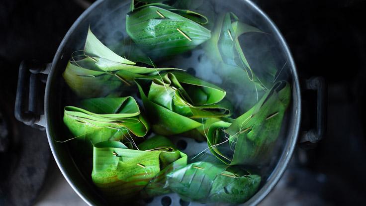 Banana leaf wrap. (Photo: Shutterstock)