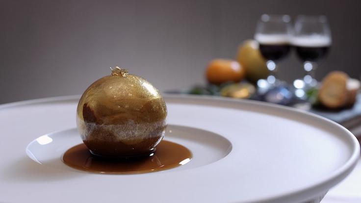 Les Amis' Sugar Sphere Featuring Nespresso Exclusive Selection Nepal Lamjung (Photo: MICHELIN Guide Digital)