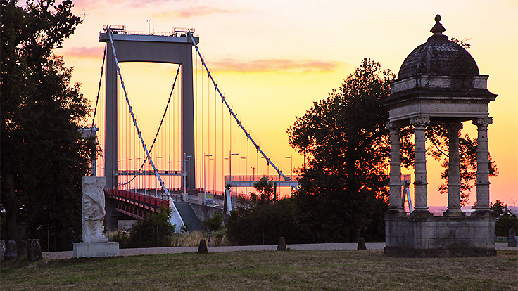 Coucher de soleil sur le Pont d'Aquitaine. ©Le Prince Noir