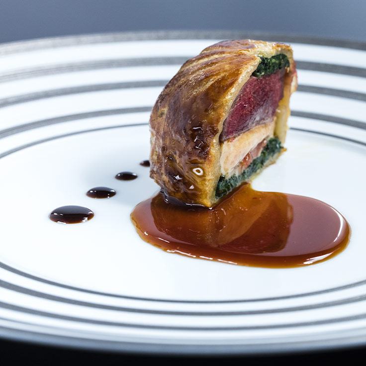 Pigeonneau en tourte de foie gras. ©Matthieu Cellard