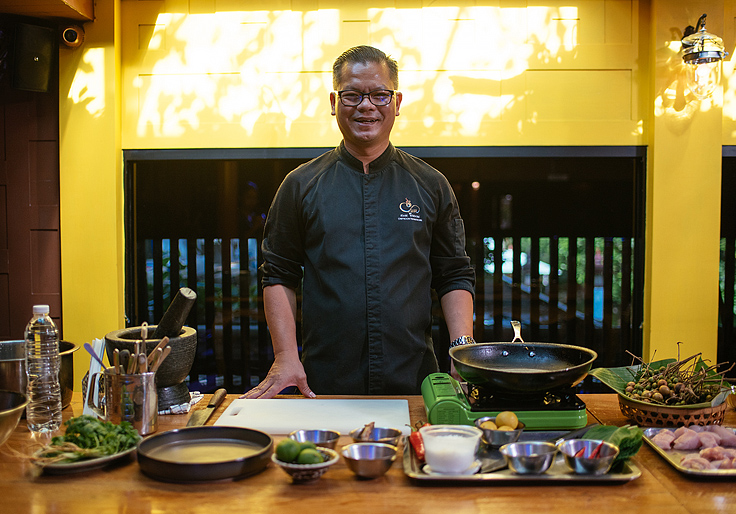 Chef Thaninthorn 'Noom' Chantrawan, head chef of Chim by Siam Wisdom. (© Anuwat Senivansa Na Ayudhya / MICHELIN Guide Thailand)