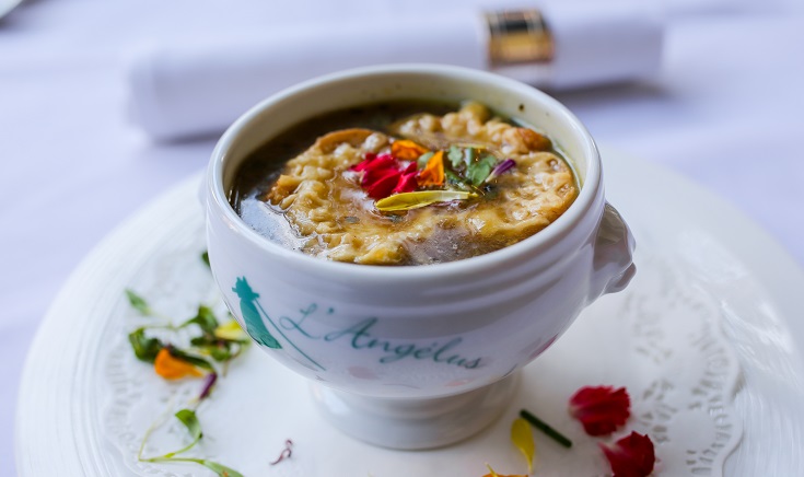 Classic French Onion Soup at L'Angelus. (Photo: L'Angelus)