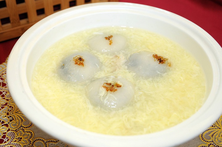 蘇杭餐廳的酒釀芝麻湯圓。(圖片取自蘇杭臉書)