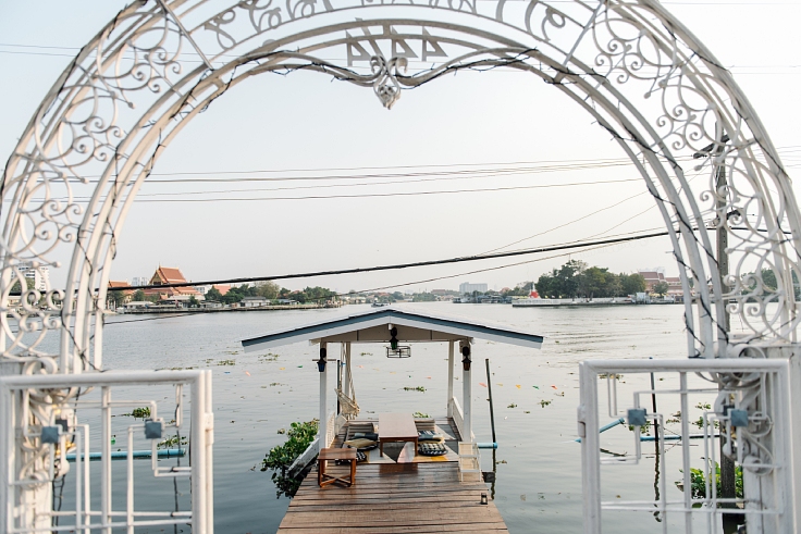 Care to spend a fine late afternoon overlooking River of Kings here? (© Anuwat Senivansa Na Ayudhya / MICHELIN Guide Thailand)