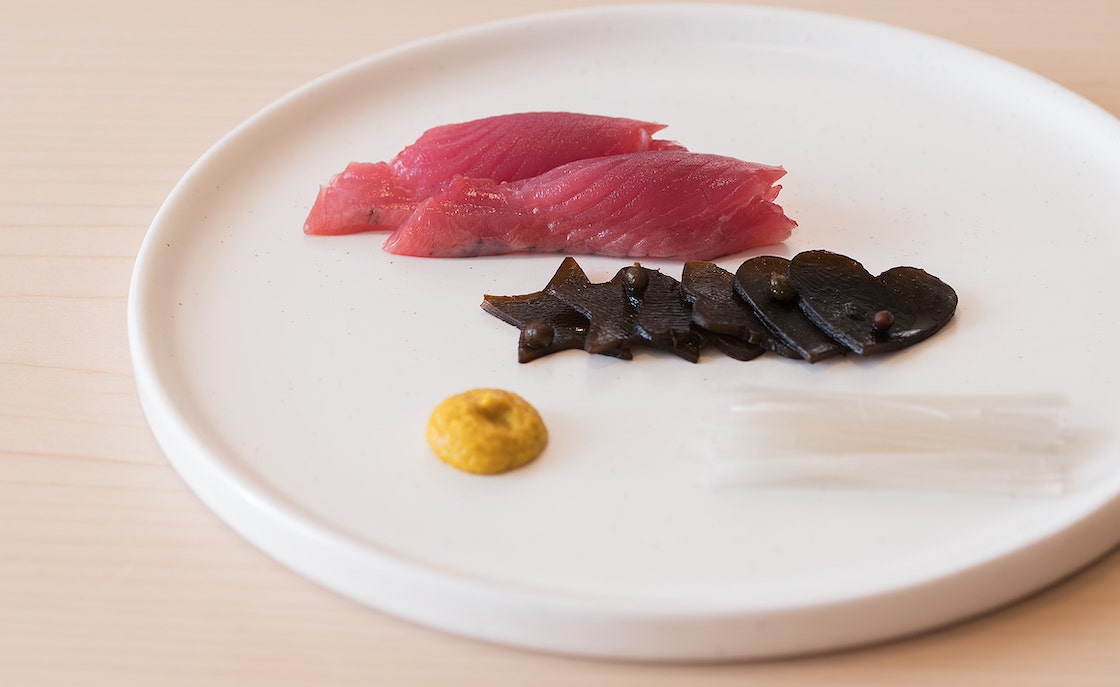 Photo: 「寿し芳」カツオの刺身、昆布の佃煮　