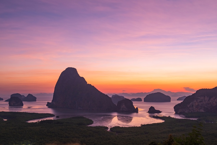 The sun rises over Samet Nang Chi for a stunning vista in Phang-Nga. (© Shutterstock)