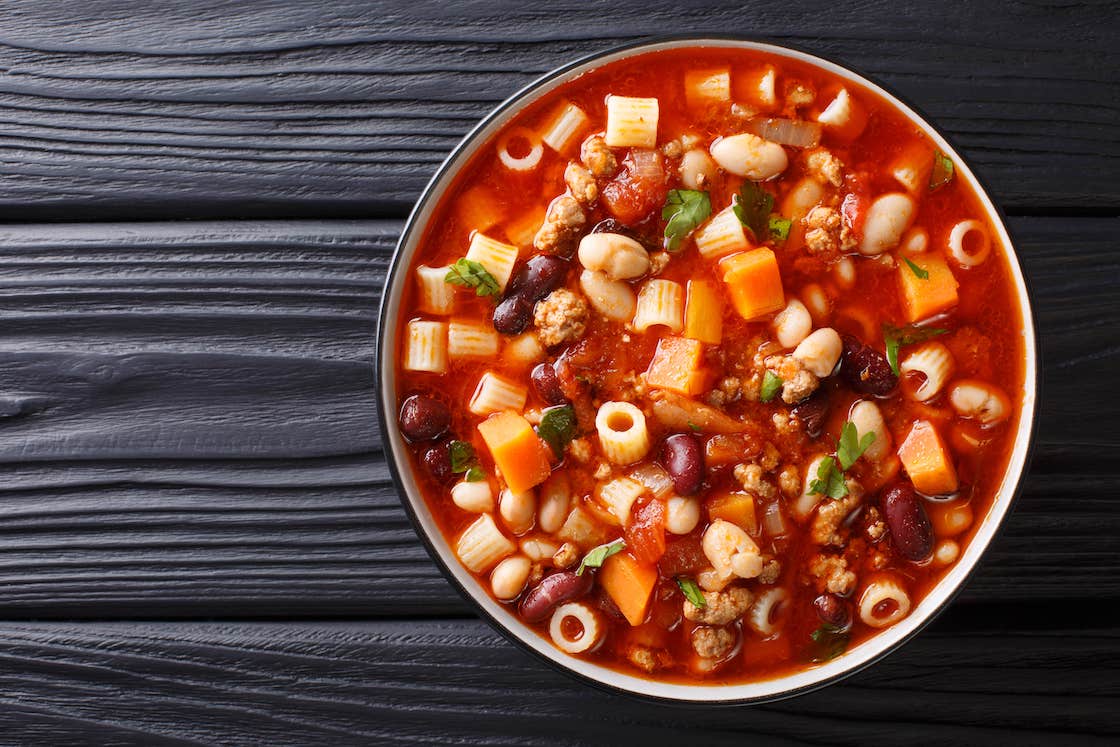 加入 ditalini 通心粉的意大利式雜菜湯(相片:Shutterstock)
