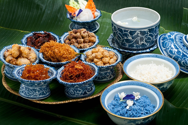 Delicious Khao Chae can help you beat the summer heat. (© Shutterstock)