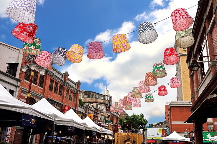 Dihua Street in Dadaocheng, the first Chinese settlers came to the area in the mid-1800's during the Qing Dynasty. (© Shutterstock)