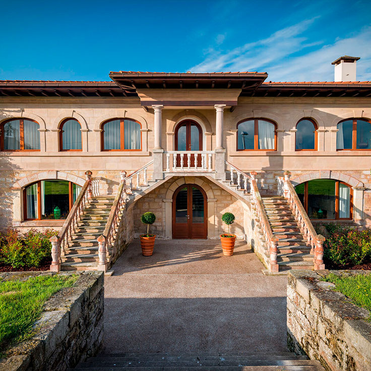 El palacio se ubica a unos dos kilómetros de Lastres, un bello pueblo marinero asturiano © CoolRooms Palacio de Luces