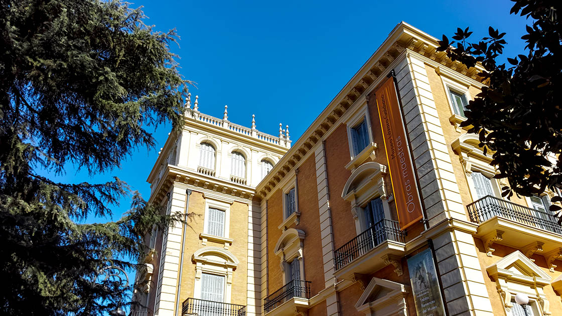 Fachada del Museo Lázaro Galdiano © hdesislava/iStock
