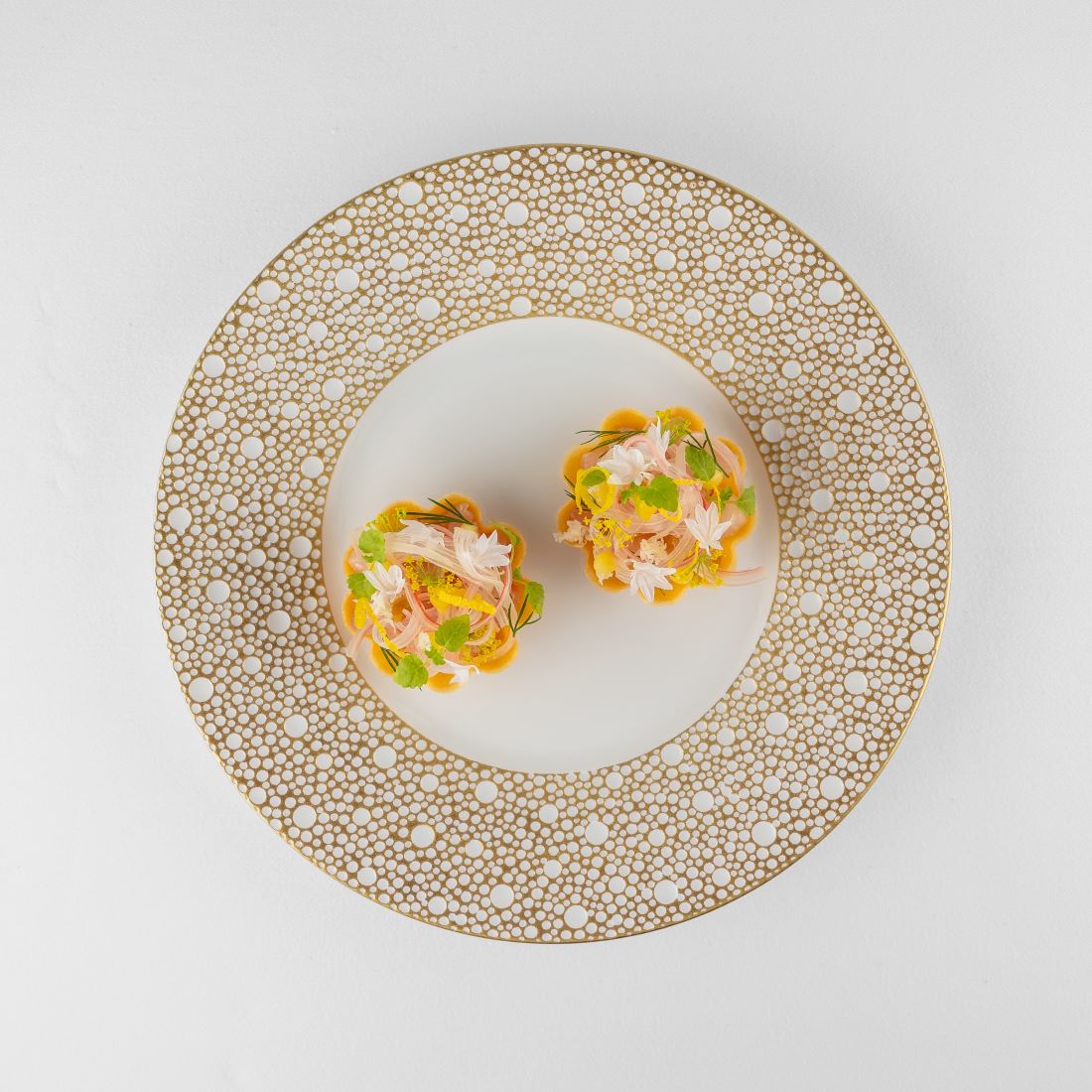 Hamachi, Zitrone, Meerrettich, Fenchel zum Amuse Bouche © Sascha Perrone