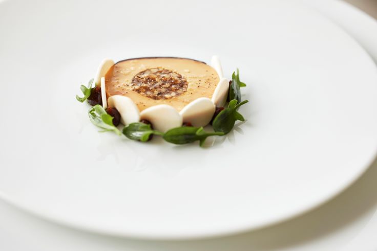 Foie gras with chicken and soy sauce ©SÉZANNE