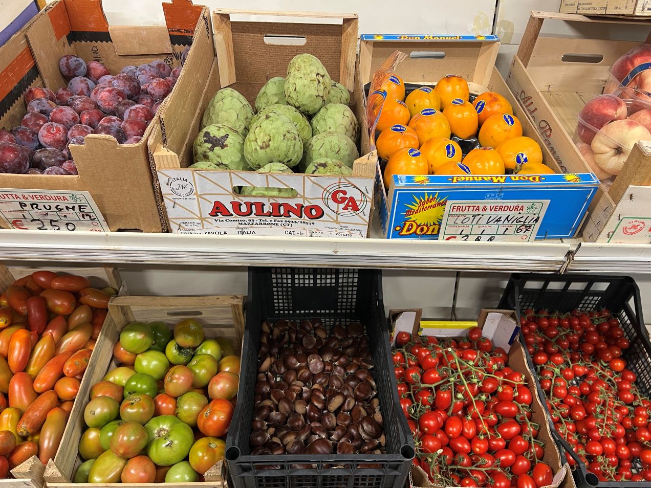 Frutta e verdura calabrese, tra cui le annone © M. Morichini
