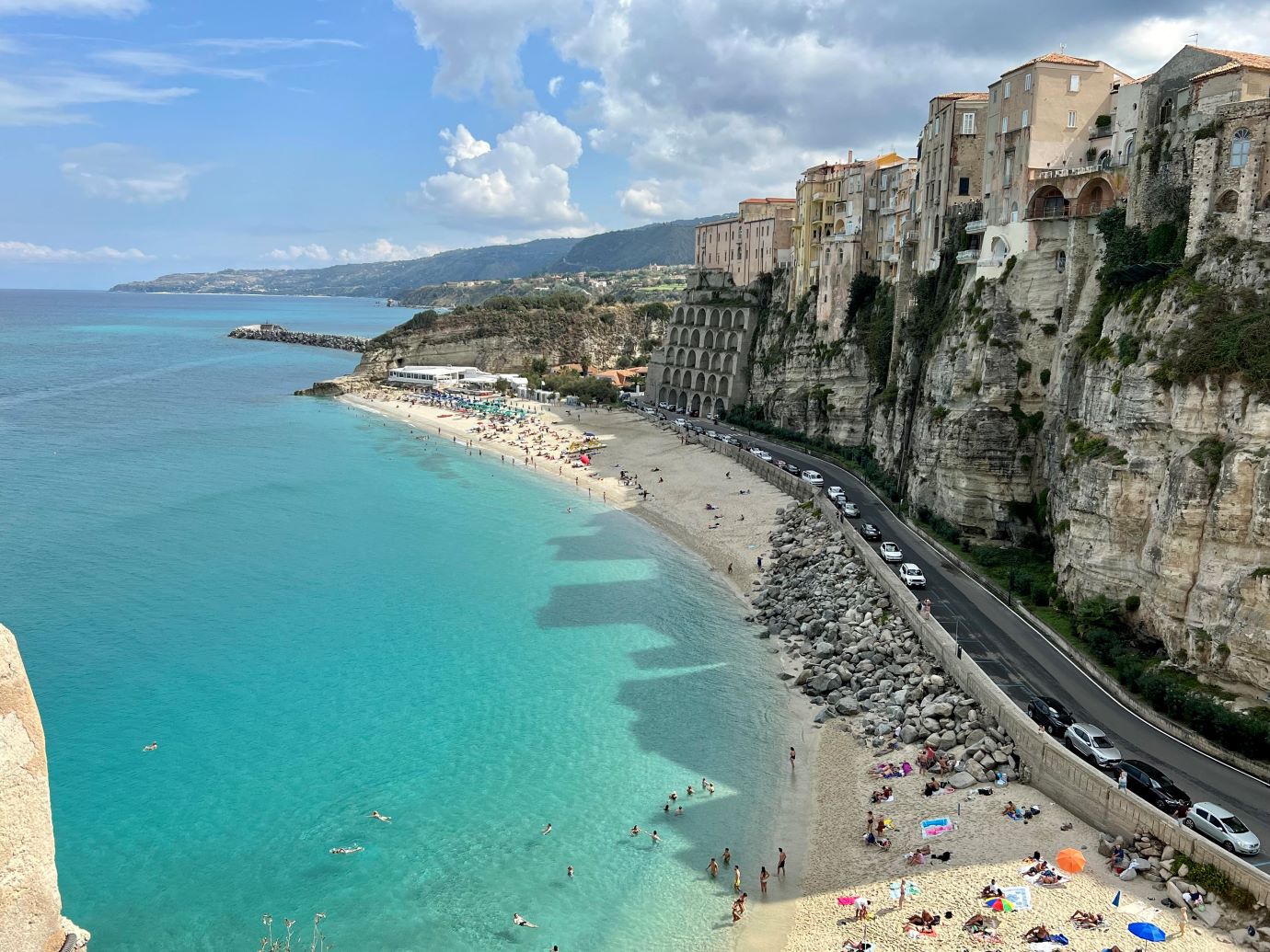 Tropea e la famosa spiaggia della Rotonda © M. Morichini
