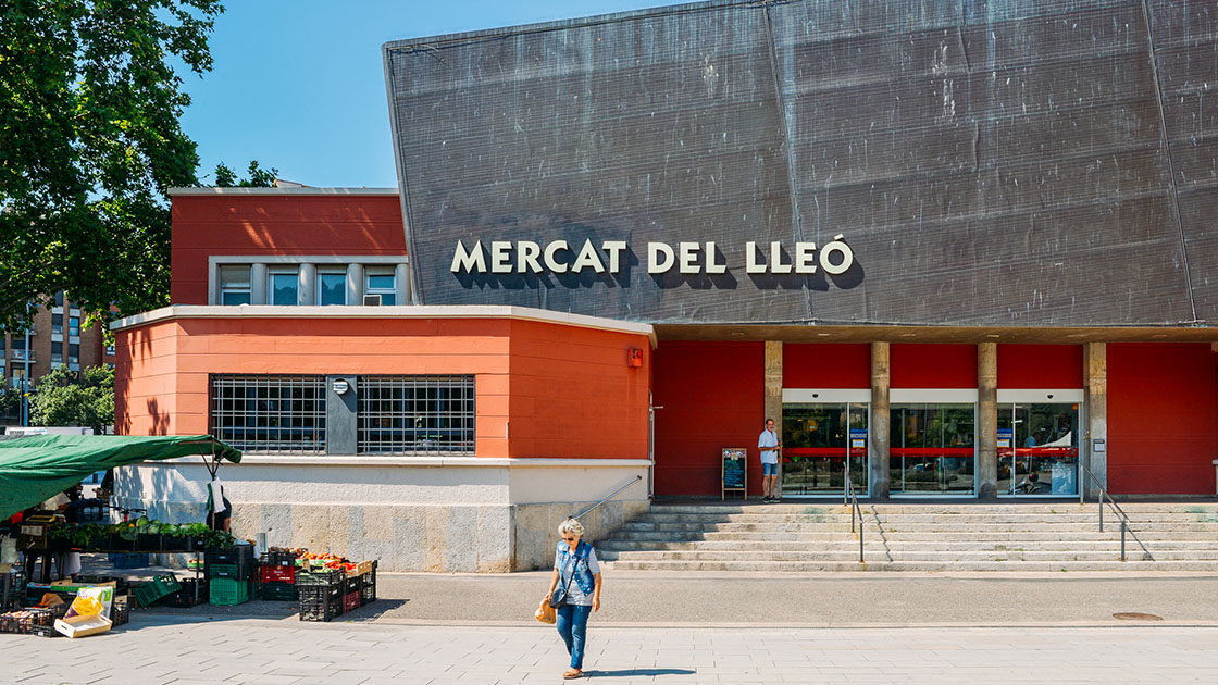 Fachada del Mercat de Lleó © BrasilNut1/iStock.