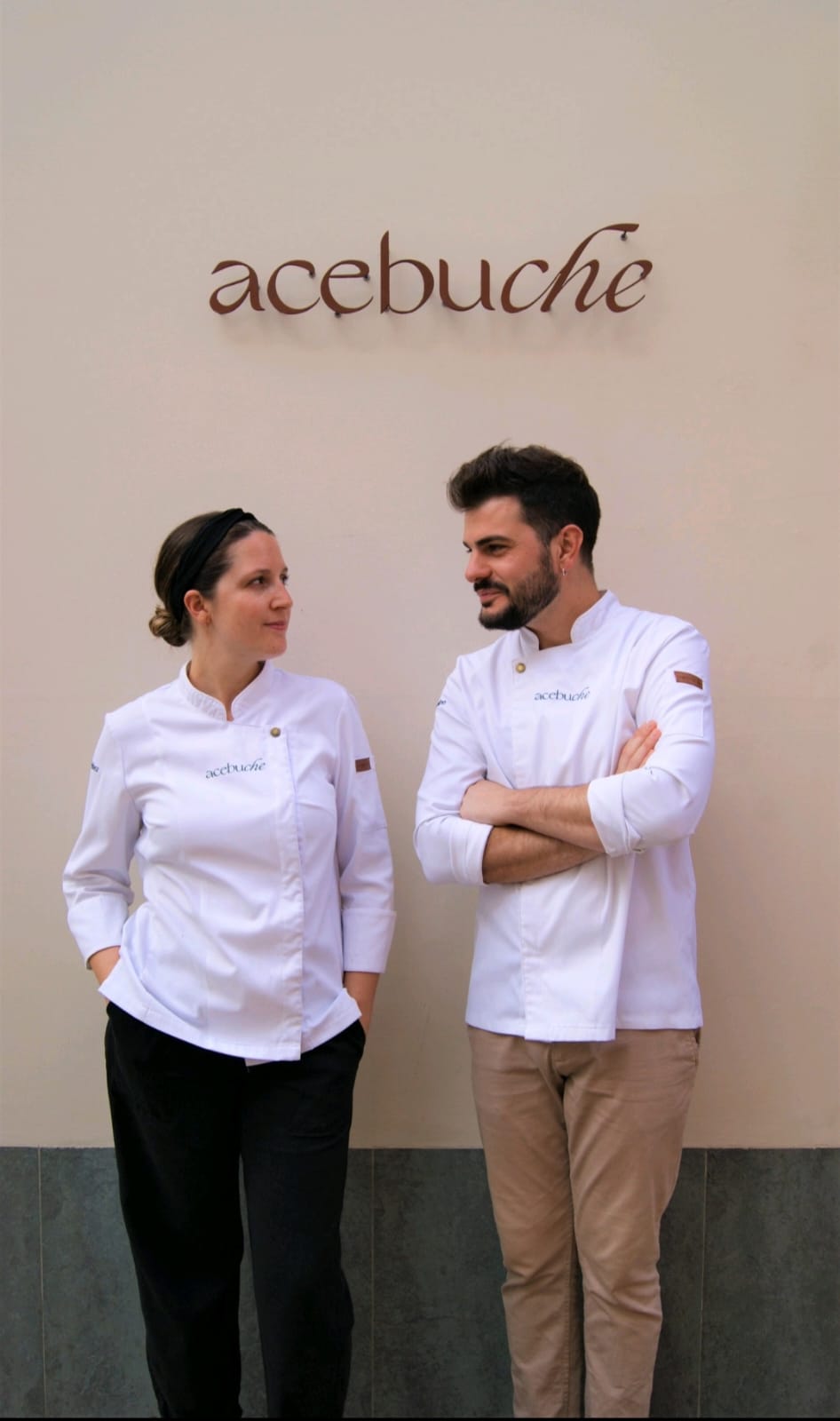 Carmen y Javo, el tándem de cocineros tras los fogones de acebuche © acebuche