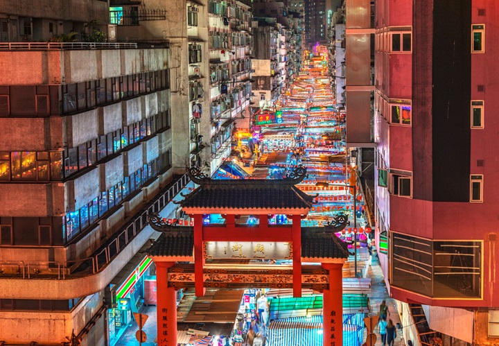 Temple Street is one of Hong Kong’s most distinctive landmarks, known for its vibrant atmosphere. (©Shutterstock)