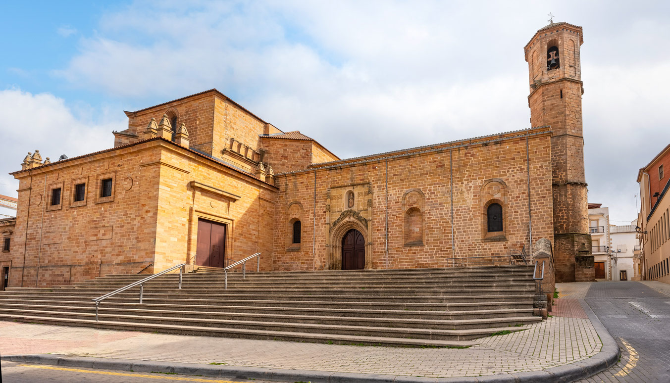 Basílica Santa María la Mayor en la localidad jiennense de Linares © José Miguel Sánchez/iStock