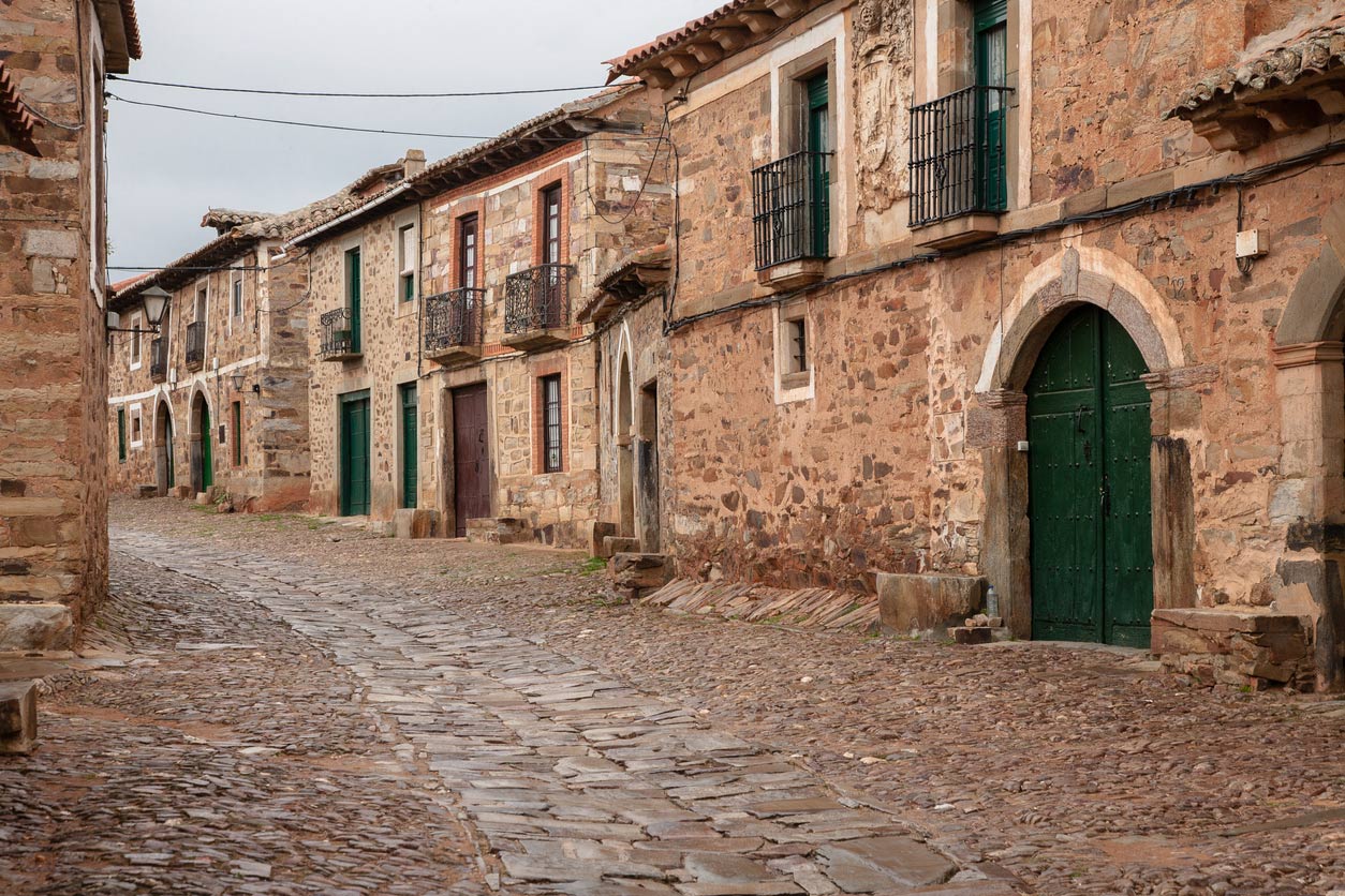 Castrillo de los Polvazares, bello pueblo de la provincia de León, cercano a Astorga © Martín Burguillo/iStock