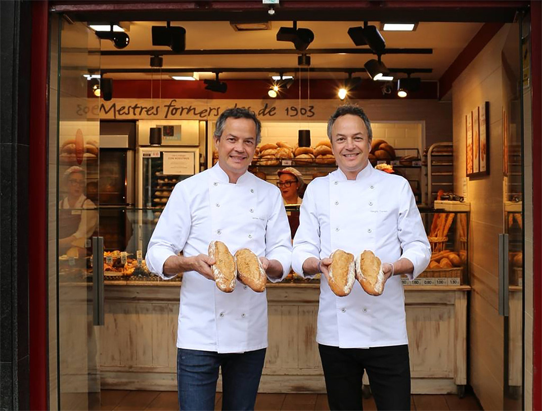 Los Hermanos Torres muestran la barra Catalina a la venta en Macxipa, en honor a su abuela © Cocina Hermanos Torres