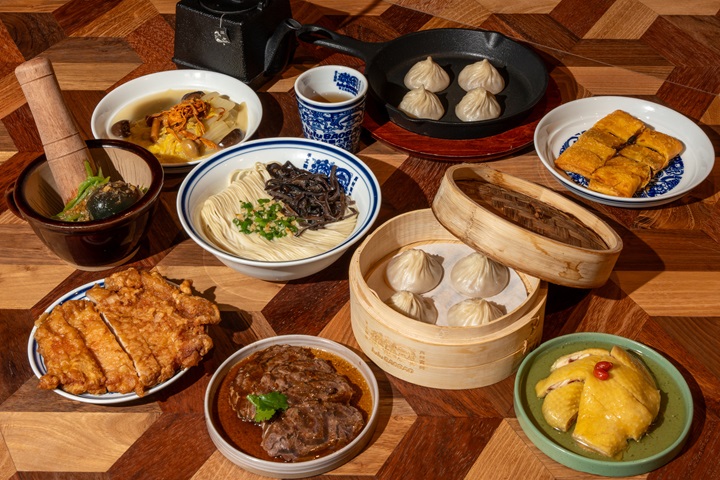 "Gentle" scallion noodles and xiao long bao are all signature items at Bib Gourmand Lulu Baobao. (©So Chin Hang/Lulu Baobao)