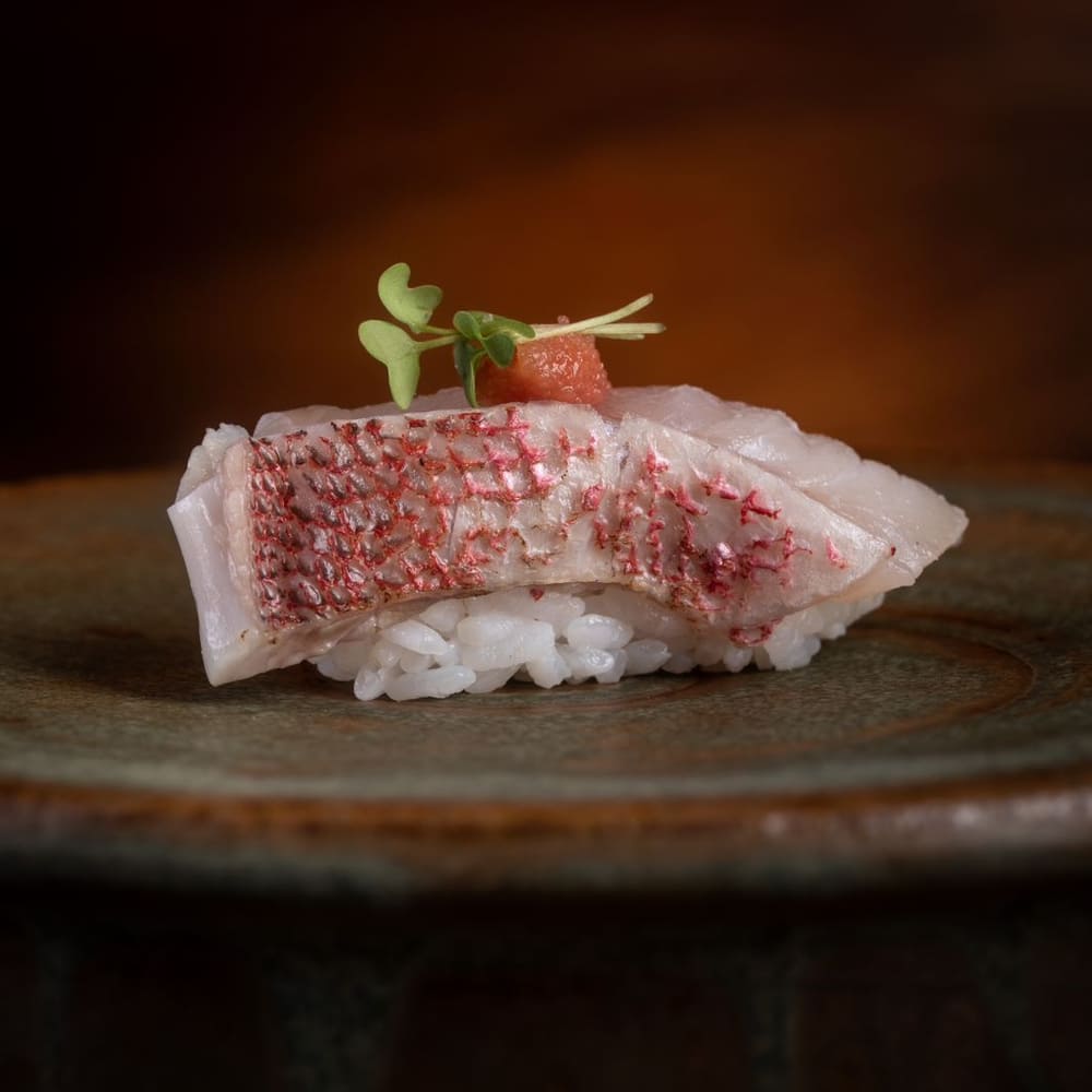 O restaurante San Omakase, com uma Estrela MICHELIN, é uma verdadeira homenagem à gastronomia japonesa no Rio de Janeiro. © Tomás Rangel/San Omakase Room