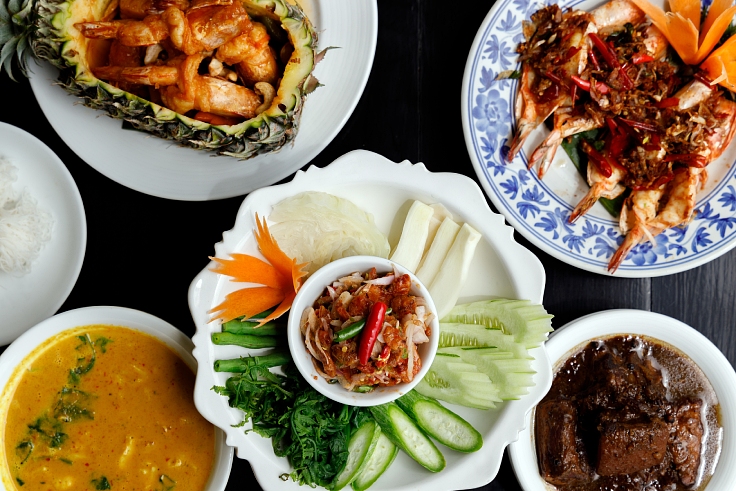 รสชาติอร่อยแบบภูเก็ตท่ามกลางบรรยากาศอบอุ่นย้อนยุคของร้านวันจันทร์ (© ชหัสชัย ลิมป์ศุภฤกษ์/ MICHELIN Guide Thailand)