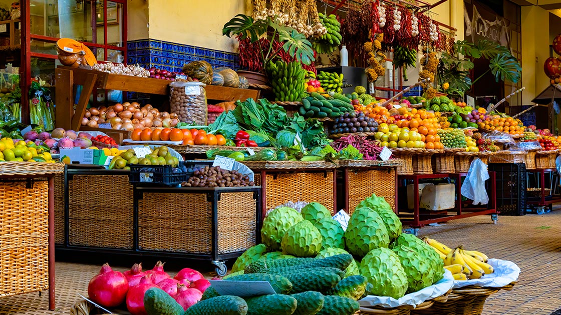 O Mercado dos Lavradores, no Funchal, é uma autêntica montra de sabores e aromas locais. © Getty Images