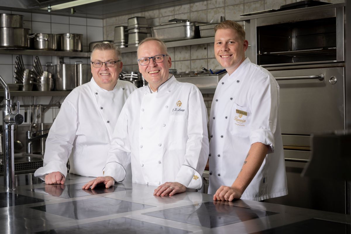 von links nach rechts Patissier Stefan Leitner, Claus-Peter Lumpp, Küchenchef Cyril Bettschen © Hotel Bareiss