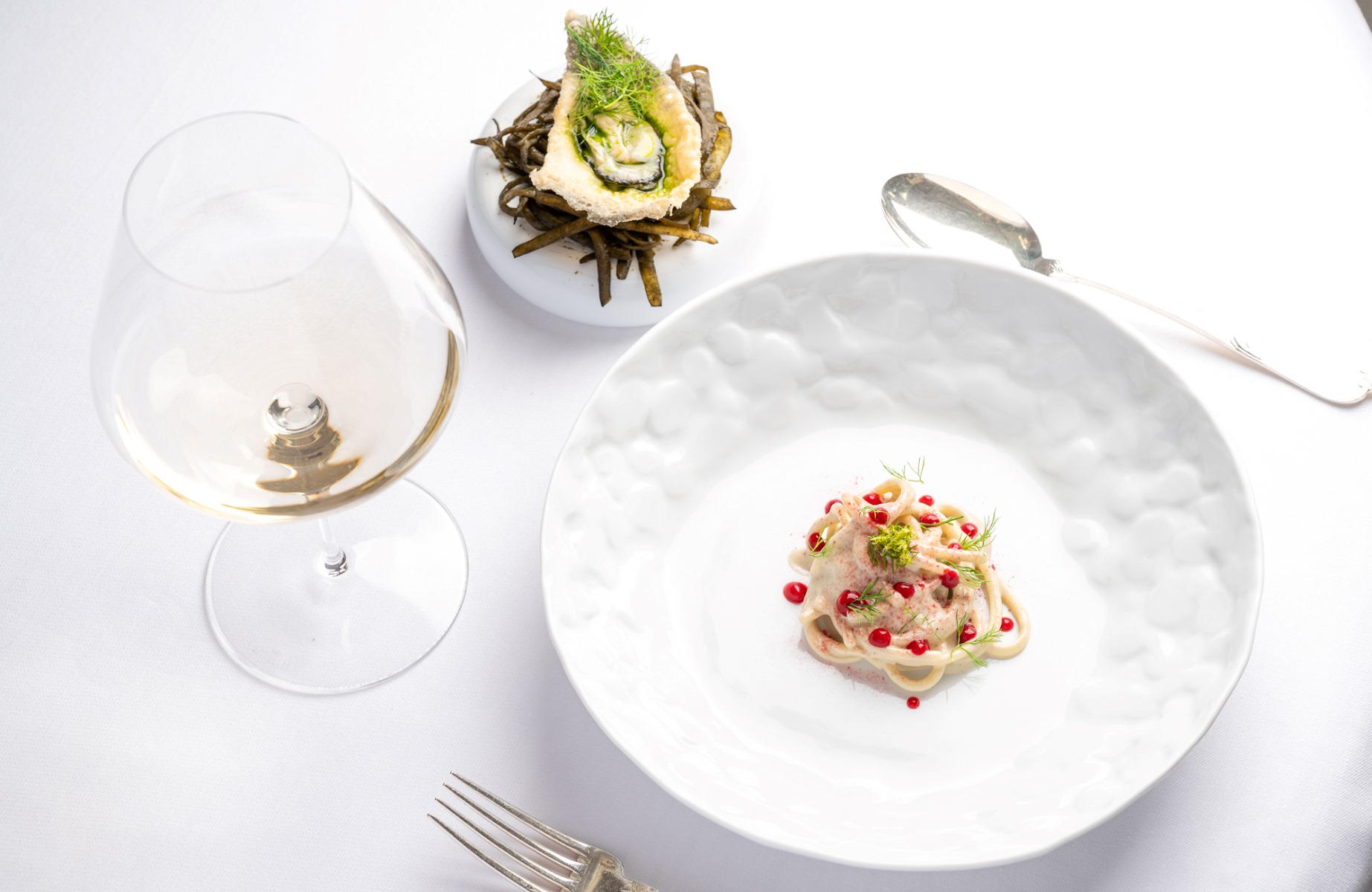 Spaghettone, ostrica e lampone © Federico Pasinetti