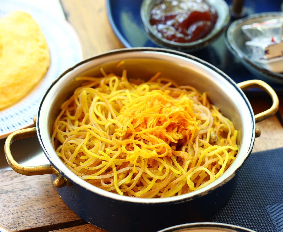 Bayt Sharq's version of balaleet features golden saffron vermicelli noodles topped with caramelized onions. Image credit: Bayt Sharq