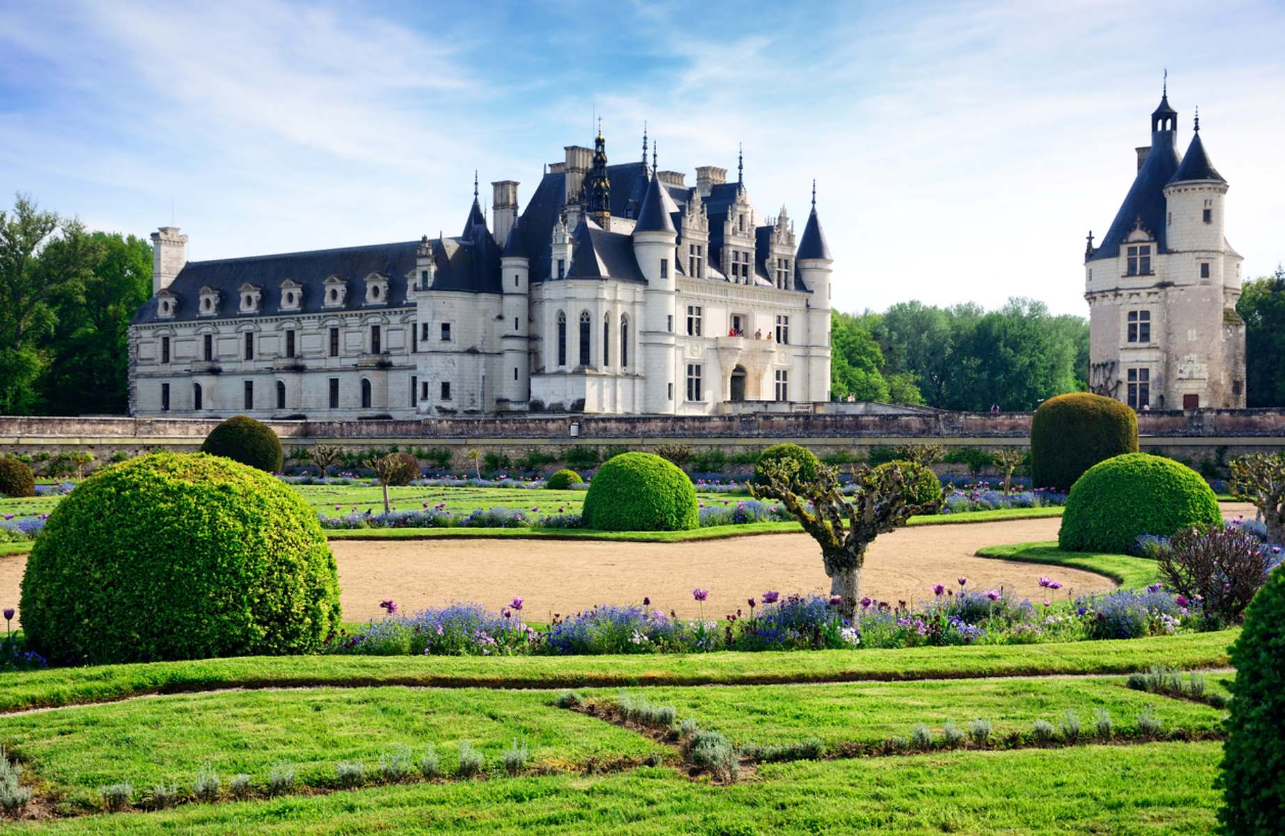 Château de Chenonceau is a Renaissance masterpiece arching elegantly over the River Cher, famed for its rich history of powerful women and exquisite gardens. © alxpin/iStock
