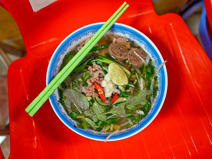 Ăn Chơi 的河粉對湯底相當講究。(©Ăn Chơi)