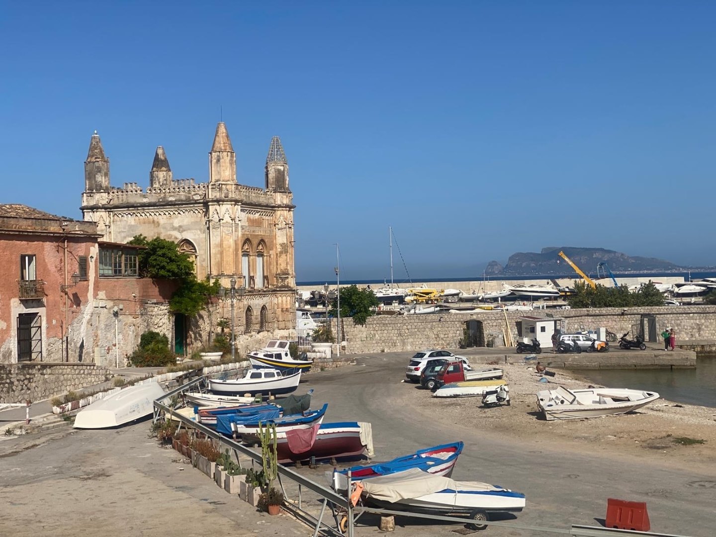 Palermo, la Palazzina dei Quattro Pizzi all'Arenella, adiacente alla prima tonnara dei Florio/Michelin