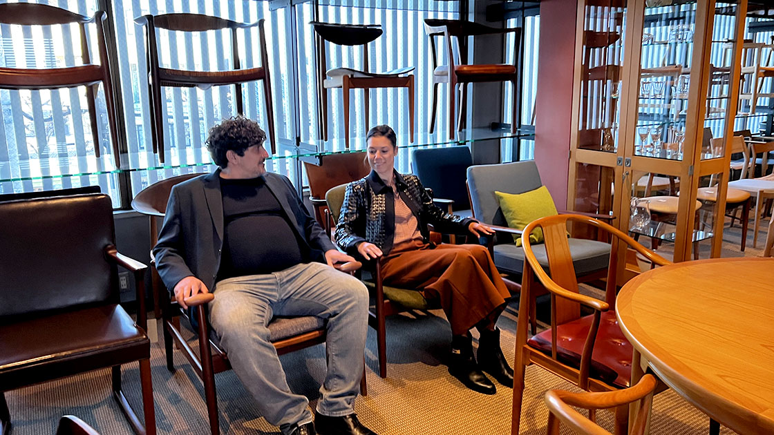 Chef Colagreco trying out traditional Japanese furniture with his wife, Julia at furniture store Kohseki, Kyoto. © The MICHELIN Guide