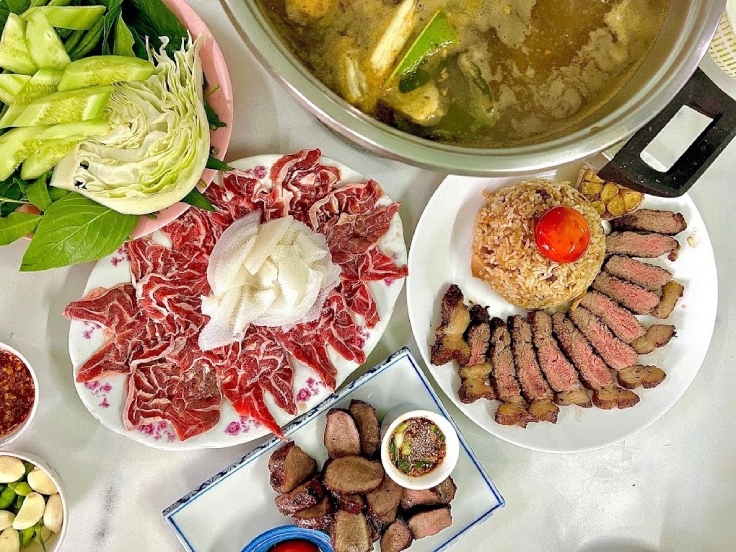 Isan is a land on a plateau where cattle serve as a major economic driver — one reason jaew hon is traditionally enjoyed with beef. (© Prasit-Pochana)