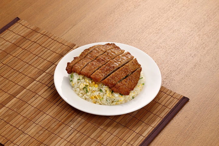 排骨蛋炒飯也是許多人來到鼎泰豐必點的品項。（©鼎泰豐/Din Tai Fung (Xinyi Road)）